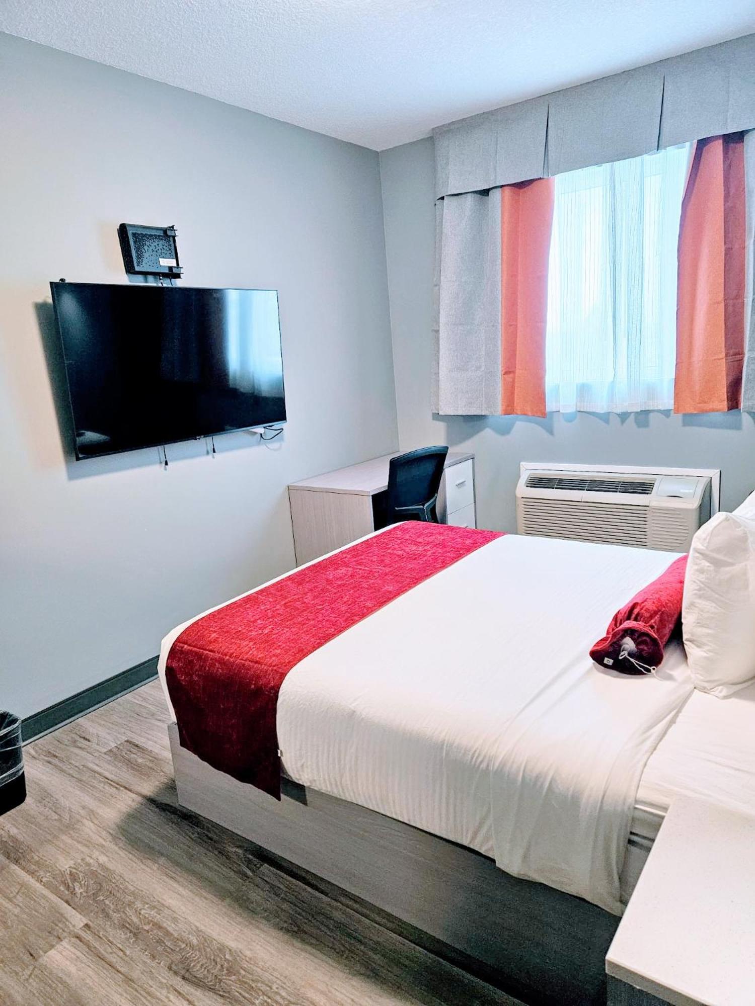 Ramada By Wyndham West Edmonton Hotel & Suites Exterior photo