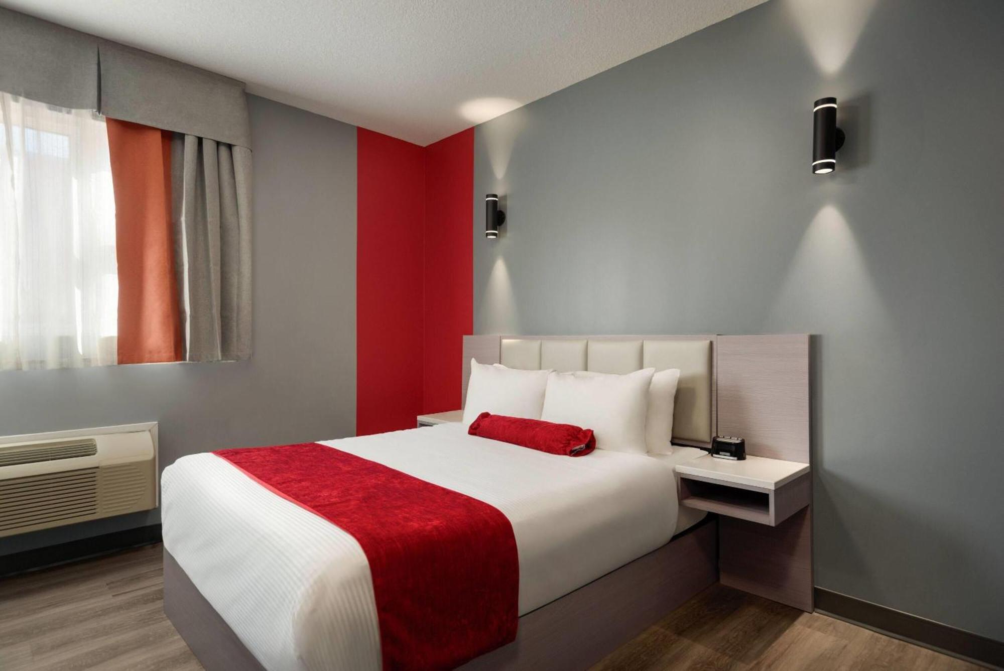 Ramada By Wyndham West Edmonton Hotel & Suites Exterior photo