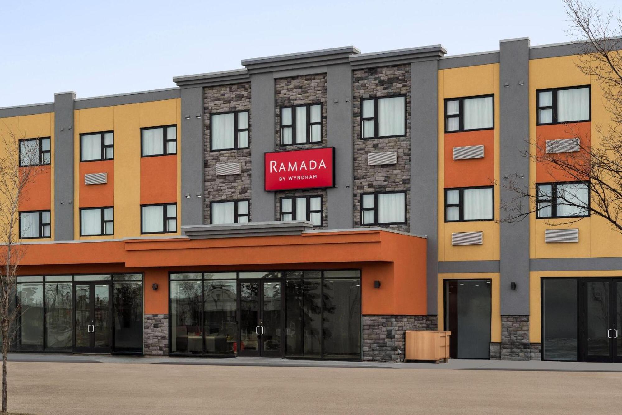 Ramada By Wyndham West Edmonton Hotel & Suites Exterior photo